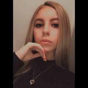 Meet your Posher, Adrianna